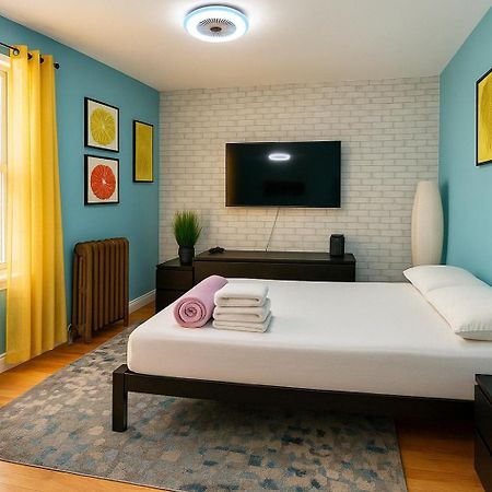 Modern Xl Queen Room Comfort & Character In Harlem New York Exterior photo