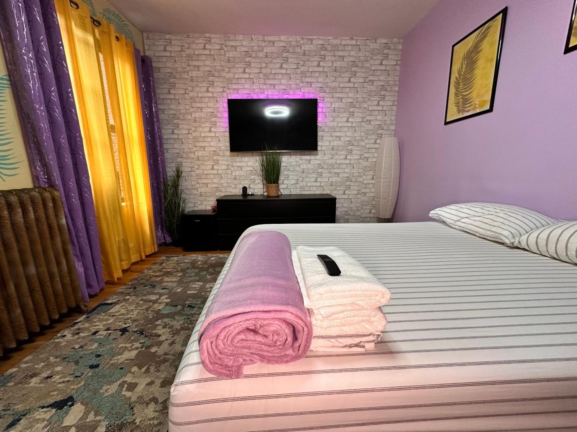 Modern Xl Queen Room Comfort & Character In Harlem New York Exterior photo